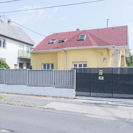 Hi-Bp Garden City Batsanyi Tiny House Near The City Train With Free Parking Budapest Eksteriør billede