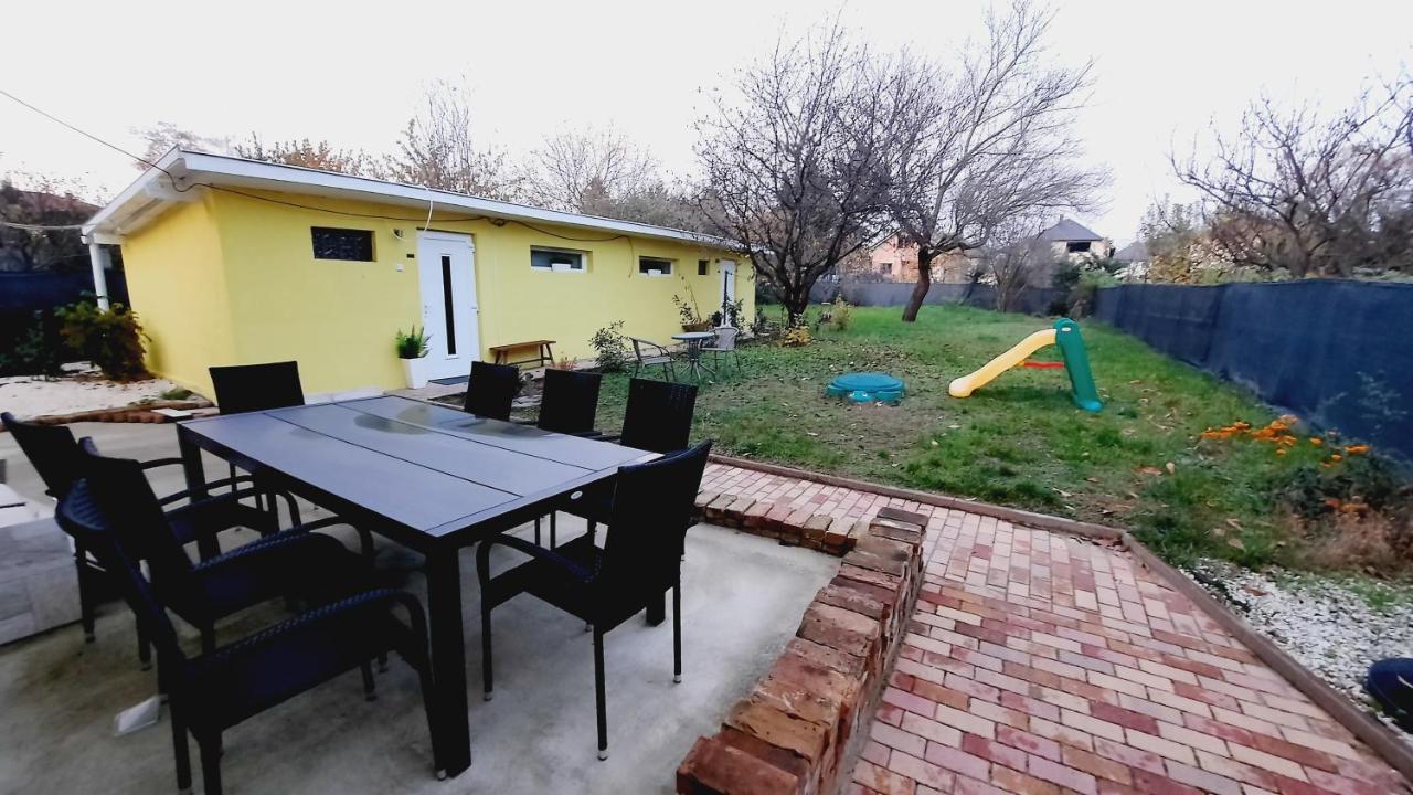 Hi-Bp Garden City Batsanyi Tiny House Near The City Train With Free Parking Budapest Eksteriør billede