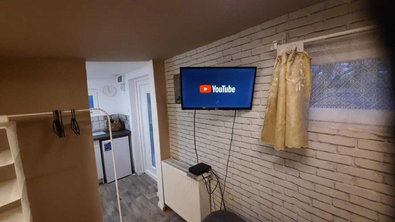 Hi-Bp Garden City Batsanyi Tiny House Near The City Train With Free Parking Budapest Eksteriør billede