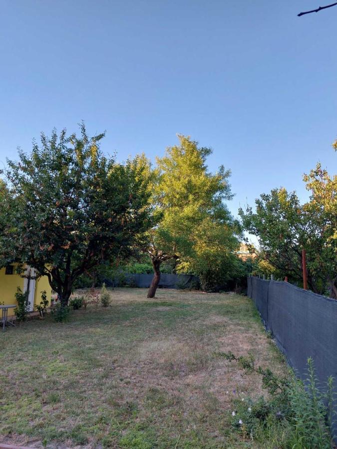 Hi-Bp Garden City Batsanyi Tiny House Near The City Train With Free Parking Budapest Eksteriør billede