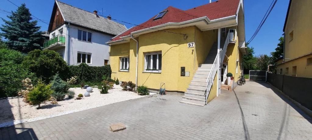 Hi-Bp Garden City Batsanyi Tiny House Near The City Train With Free Parking Budapest Eksteriør billede