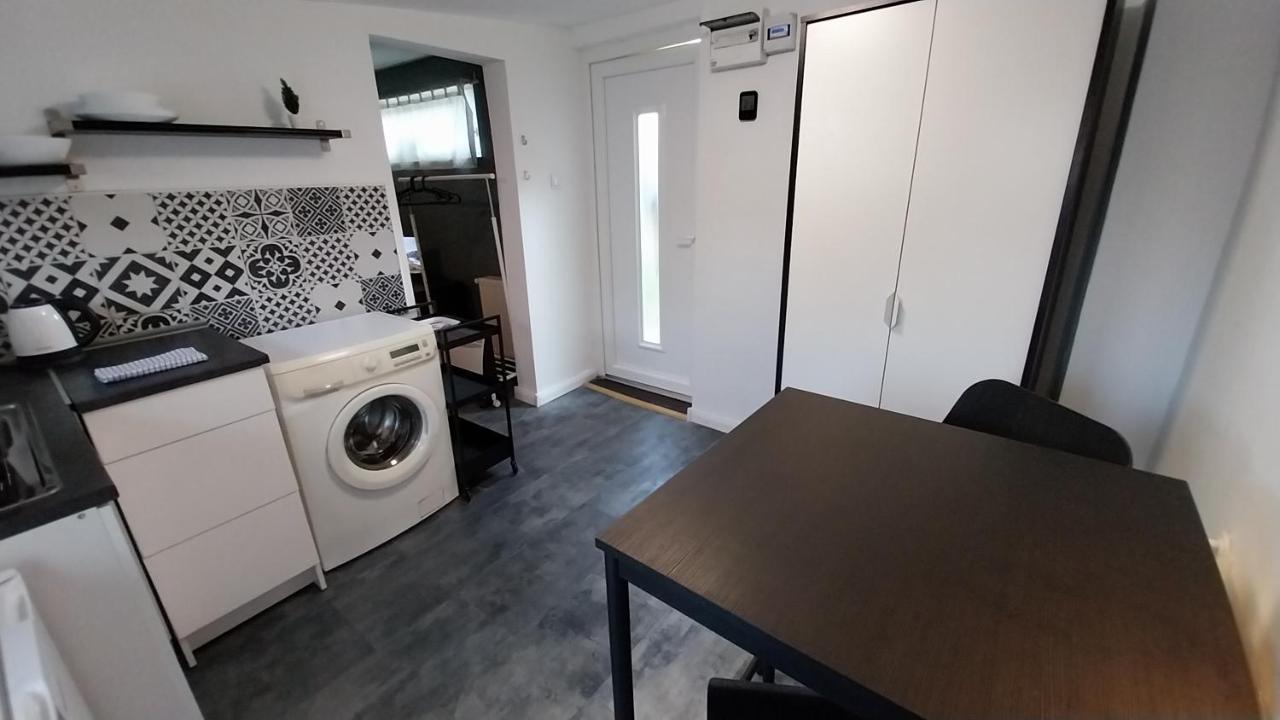 Hi-Bp Garden City Batsanyi Tiny House Near The City Train With Free Parking Budapest Eksteriør billede