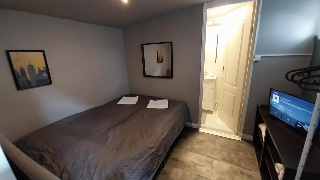Hi-Bp Garden City Batsanyi Tiny House Near The City Train With Free Parking Budapest Eksteriør billede