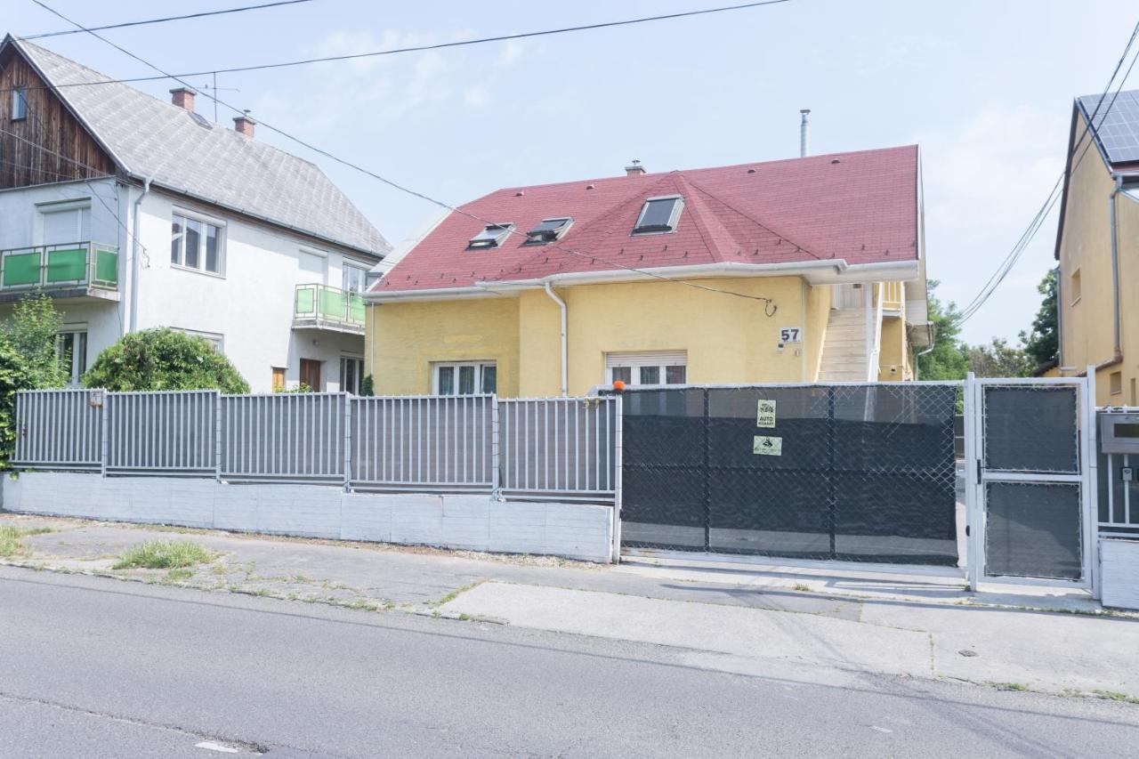 Hi-Bp Garden City Batsanyi Tiny House Near The City Train With Free Parking Budapest Eksteriør billede