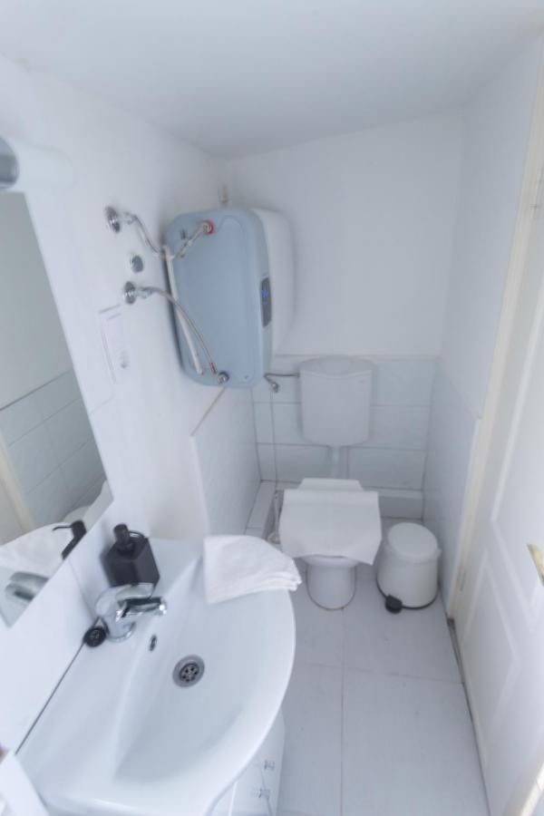 Hi-Bp Garden City Batsanyi Tiny House Near The City Train With Free Parking Budapest Eksteriør billede