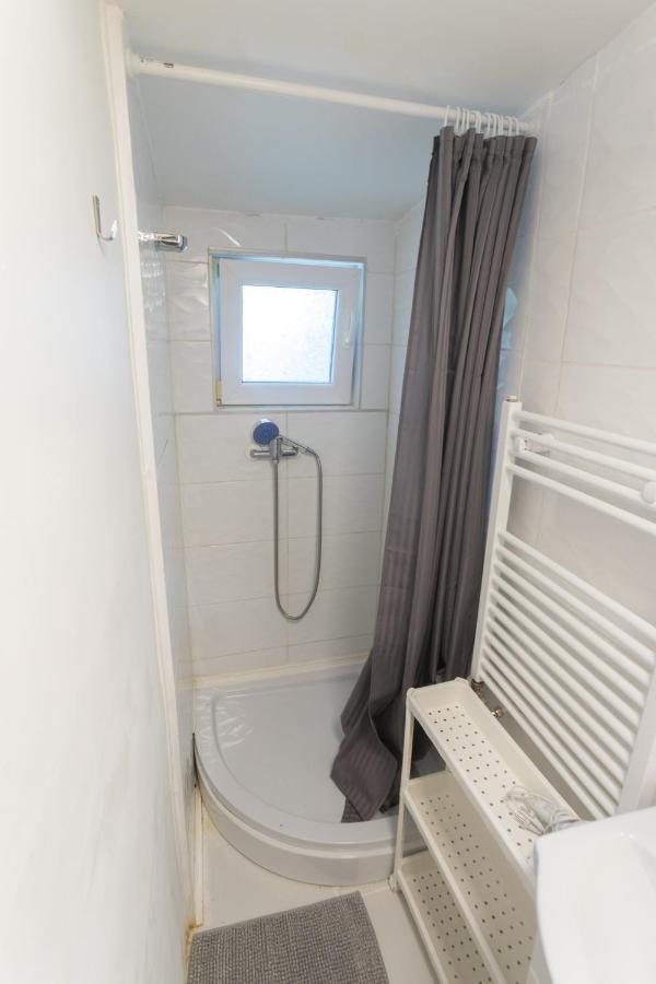 Hi-Bp Garden City Batsanyi Tiny House Near The City Train With Free Parking Budapest Eksteriør billede